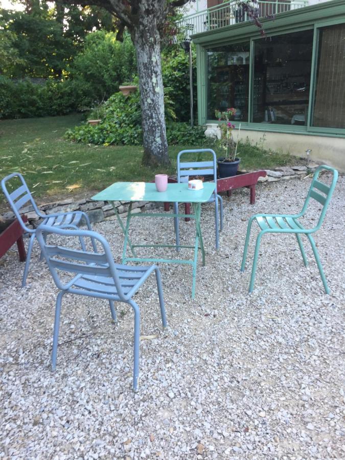 Sous La Tour Bed & Breakfast Agencourt Exterior photo